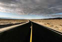 Desert highway meandering through Death Valley v4mmB4