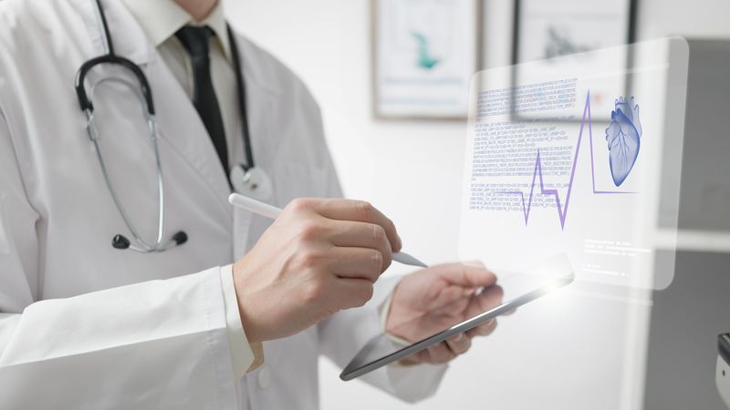 Doctor analyzes heart arrhythmia AI