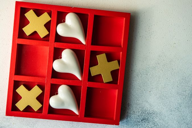 St. Valentine day game of tic-tac-toe