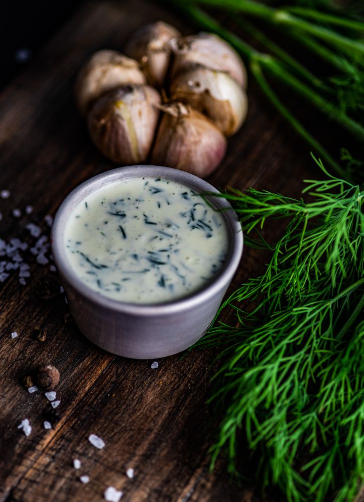 Seasoned dipping sauce with garlic