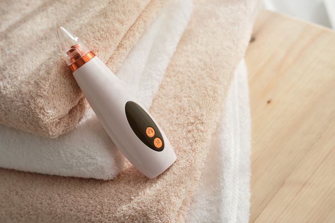 Essential blackhead remover on towels