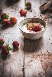 Strawberry porridge in bowl on table