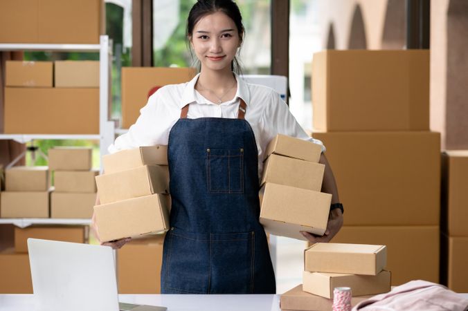 Online business, selling products online, parcel delivery, e-commerce.