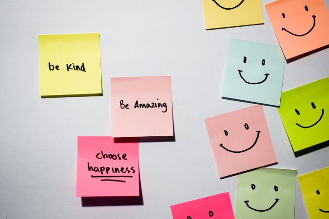 Be kind, Be Amazing, Choose happiness with smile emoticon on sticky notes