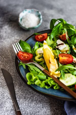 Green salad with lemon, tomatoes and cucumber