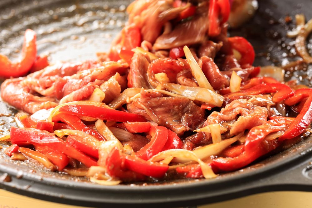 Stir Fry Beef Slice, Paprika, and Onion