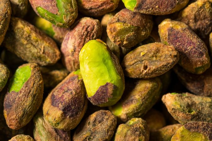 Raw Organic Peeled Green Pistachios