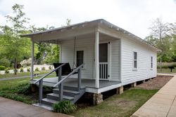 The boyhood home of legendary singer Elvis Presley in Tupelo, Mississippi e5z8mb