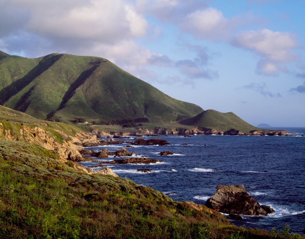 Lovely cove in a remote part of Oahu Island, Hawaii