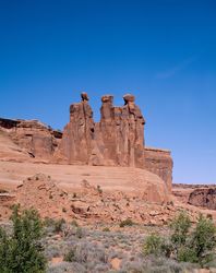 Three Gossips Formation, Arches National Park, Utah bxARr0