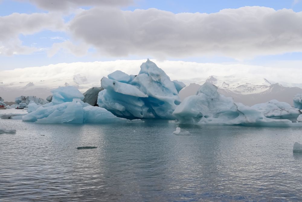 Iceland, Jokulsarlon Lagoon, Turquoise icebergs floating in Glacier Lagoon on Iceland.