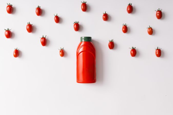Ketchup bottle with tomato pattern