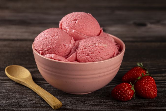 Bowl with strawberry ice cream balls.