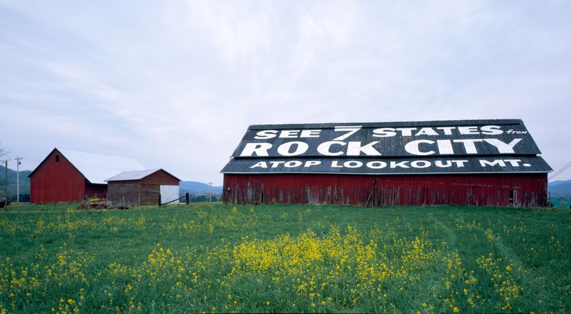 Painted barn roof advertising Rock City lookout point, Chattanooga, Tennessee