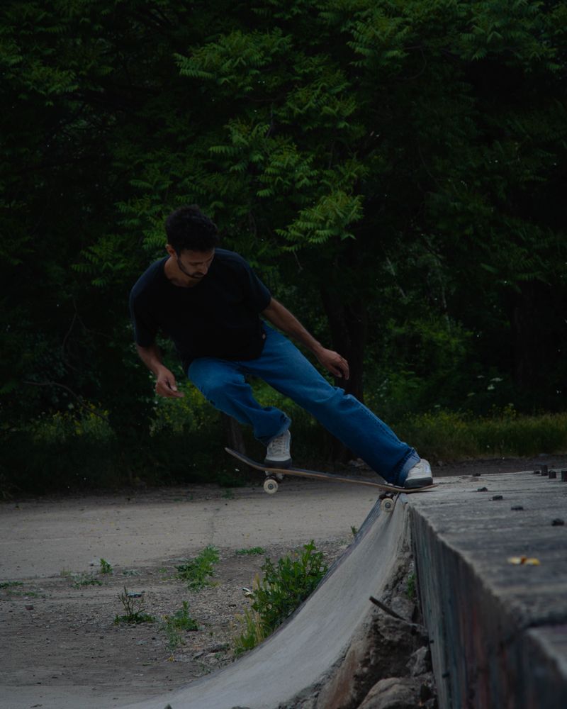 Man skating in an underground mini rump