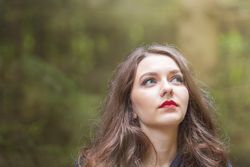 Young woman portrait under sunlight