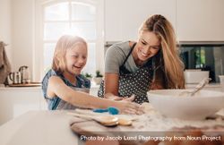 Beautiful mother and cute daughter baking in the morning time 5Qz9e4