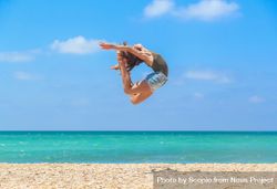 Woman jumping on the beach bE8n14