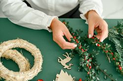 Making christmas wreath at home