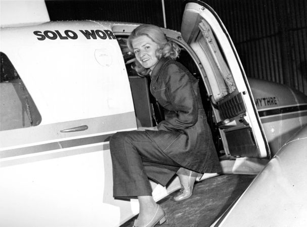 Aviator Sheila Scott, first person to fly over North Pole in front of single engine plane in 1971