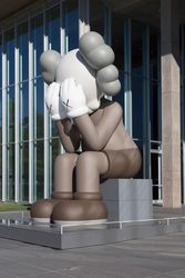 The sculpture "Companion (Passing Through)," by KAWS, at the Modern Art Museum of Fort Worth, Texas x42y35