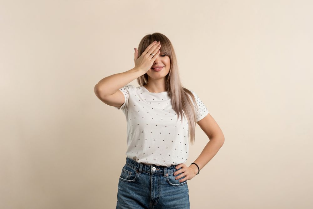 woman posing in pastel background