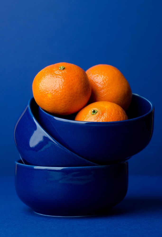 Clementines in a blue bowl