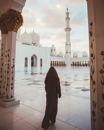 Anonymous muslim woman on square of beautiful mosque