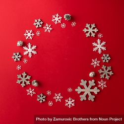 Circle made of snowflakes on red background 48dnk4