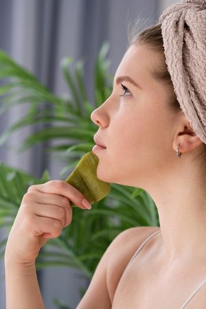Facial skincare with natural stone