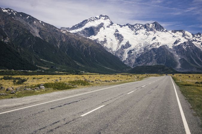 Route among big mountains at New Zealand