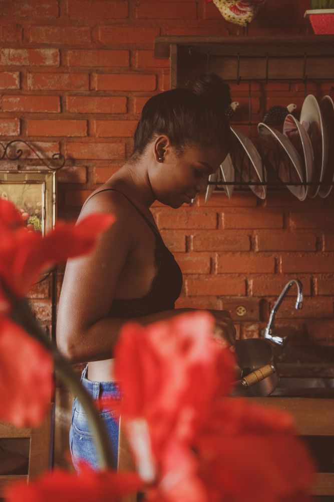 Woman standing in the kitchen