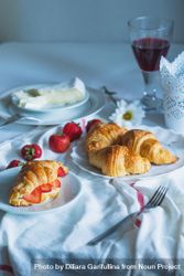 Buttery flavored croissants with strawberries 0yNWO5