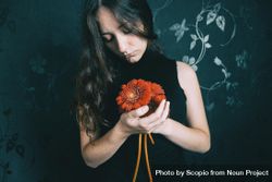 Portrait of woman with holding gerbera flower 0KZaAb