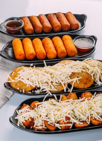 Combinations of Venezuelan dishes, served as starters, tequeños, sweet arepas with cheese and fried plantain with cheese