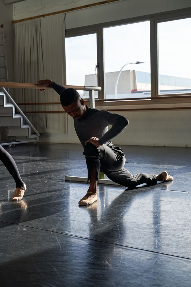 dancer in a warm-up and dancing in a ballet class