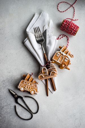 Cutlery with Christmas cookies
