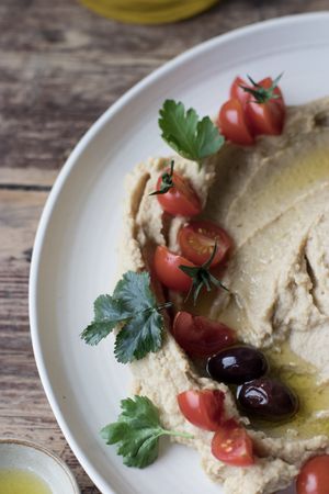 Pesto hummus with tomatoes and beans