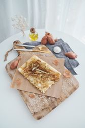 Baked onion tart in kitchen