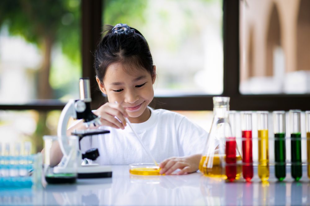 Girl scientist, fun science experiments for kids, science lab.