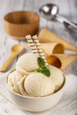 Bowl with vanilla ice cream balls.