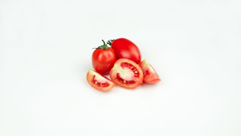 Ripe tomatoes in slices