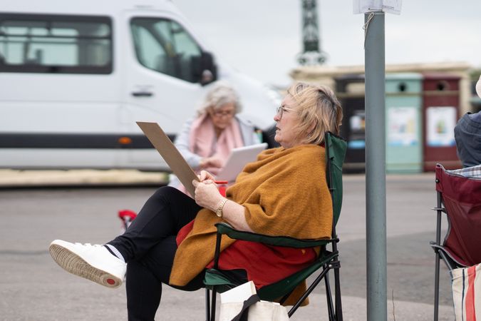 Side view of woman with drawing board