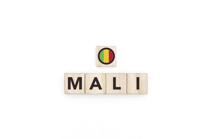Wooden blocks bearing the name and flag of Mali.