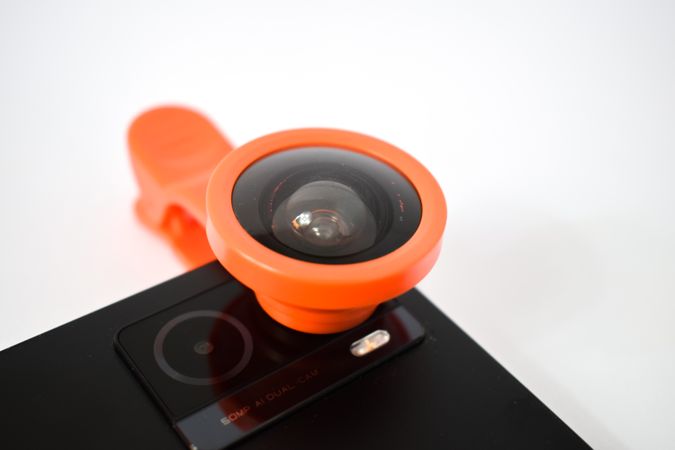 Snap on lens add on on smartphone camera
