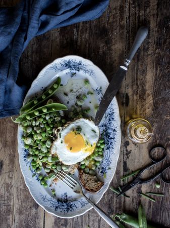 Delicious breakfast meal with steamed peas and egg