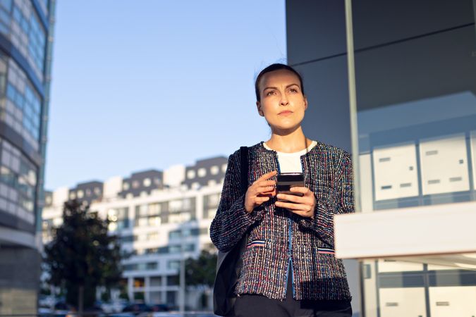 Smiling businesswoman using the cellphone