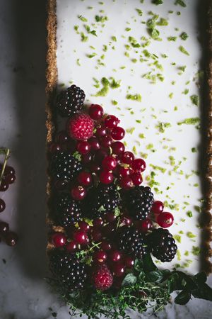 Lime pie with berries