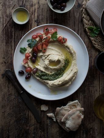 Pesto hummus with tomatoes and beans