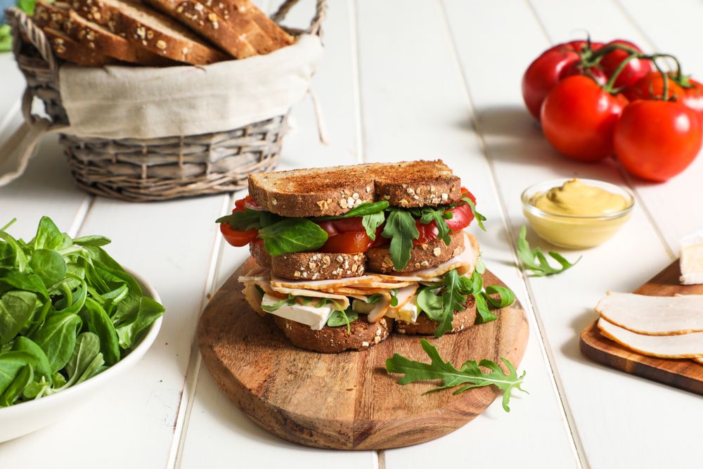 Sandwich with vegetables and cheese
